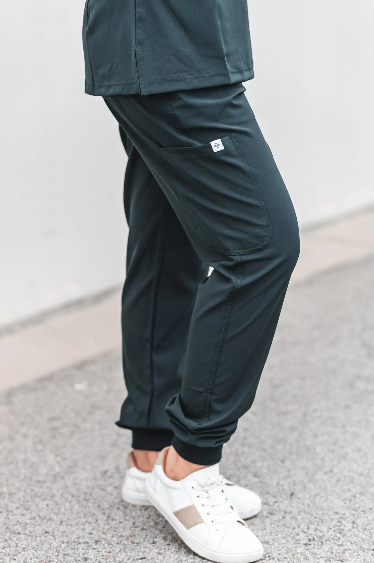 Softies London Unisex Premium Scrub Jogger Cargo Pants LP01 in Amazon Green